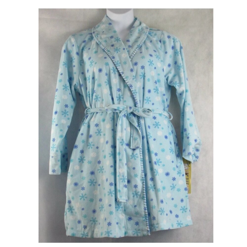 Muk Luks Women's Cozy Fleece Winter Lounge Short Robe, Light Blue Snowflakes
